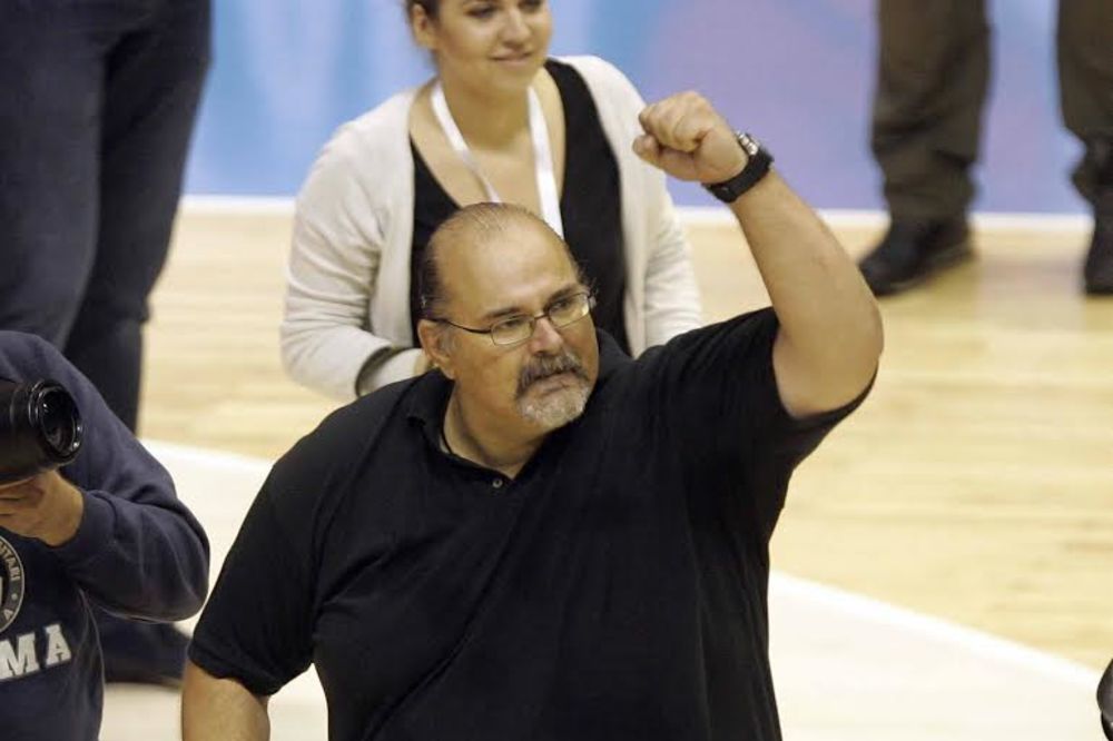 (VIDEO) DŽILE EMOTIVAC: Ovako je trener Partizana proslavio preokret za petu pobedu u ABA ligi