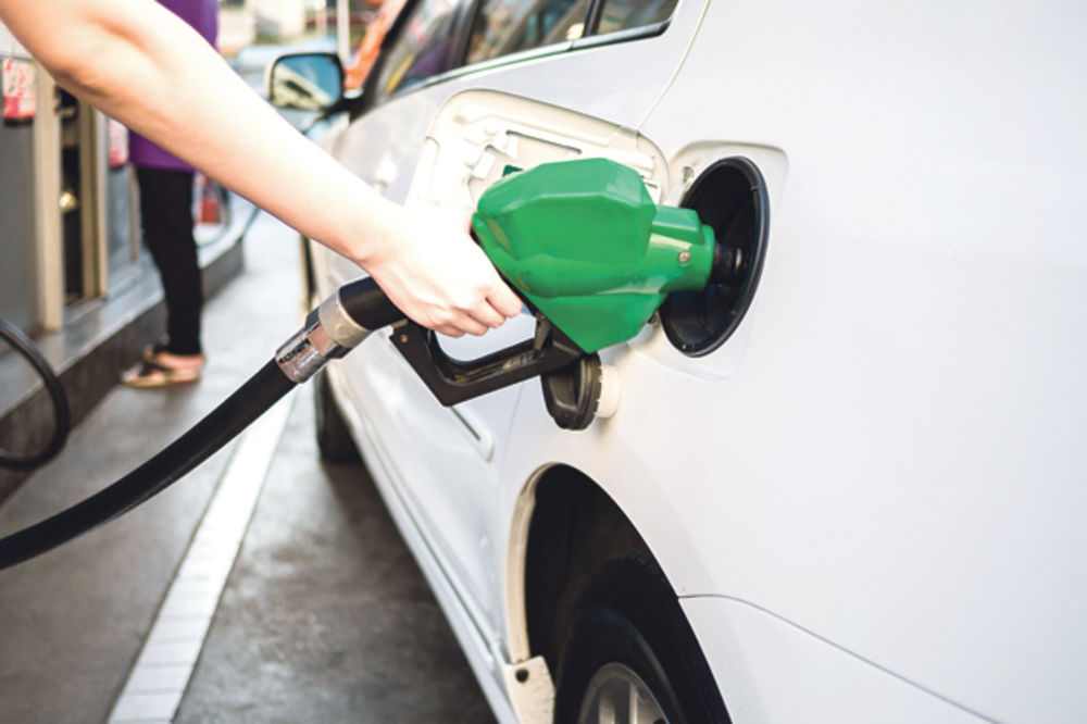 NOVO POSKUPLJENJE POSLE PRAZNIKA: Skače cena benzina, litar 153,5 dinara!