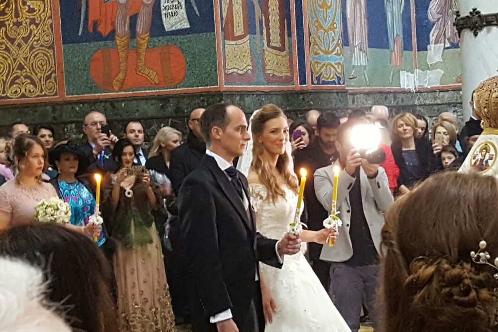 (FOTO) ONA JE NEVESTA PRINCA MIHAILA: Srpska princeza LJUBICA blistala na venčanju na OPLENCU!