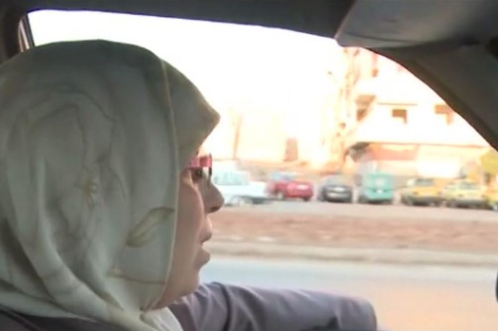 OVDE JE NEKAD BILO LEPŠE OD PARIZA: Upoznajte jedinu taksistkinju koja vozi razrušenim Alepom