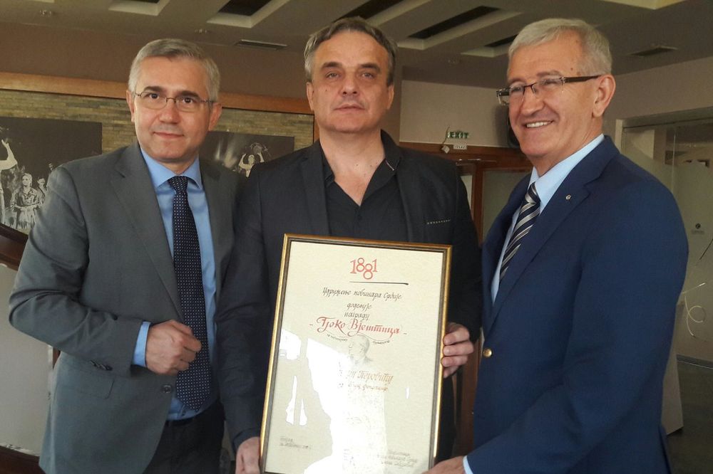 PRIZNANJE: Velimir Perović dobio nagradu za novinarsku humanost
