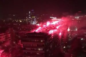 SPEKTAKULARNO Delije bakljadom zapalile Novi Beograd: Pogledajte kako su obeležile 20.rođendan VIDEO