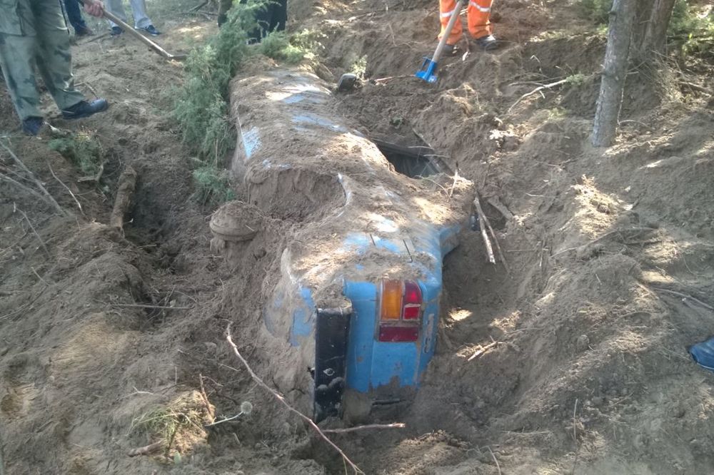 STRAVA U DELIBLATSKOJ PEŠČARI: Pokosio Živojina na biciklu, pa stojadina bez tablica zakopao u pesku