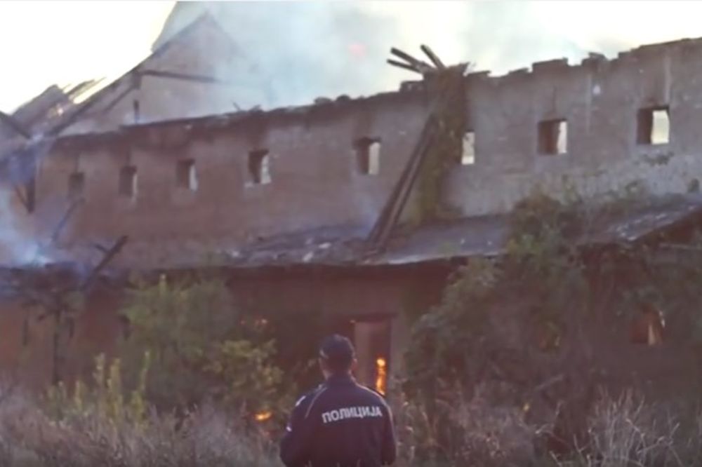 (VIDEO) GORI NEKADAŠNJI PONOS OBRENOVAČKE PRIVREDE: Planuo drvni kombinat Bora Marković u Zabrežju!