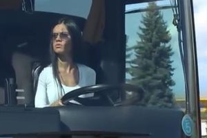 (VIDEO) DEVOJKA ZA SVE: Lepa Banjalučanka je vozač kamiona, optičar, kozmetičar, politikolog...