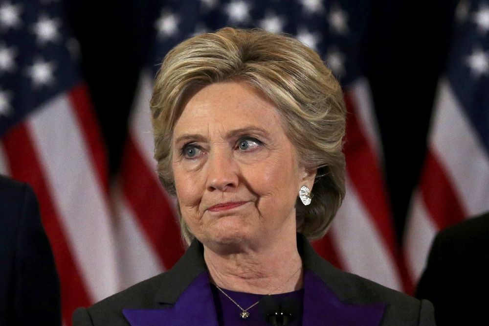 DEMOKRATE OČAJNE ZBOG PORAZA: Štab Klintonove tvrdi da je direktor FBI kriv za njen izborni gubitak