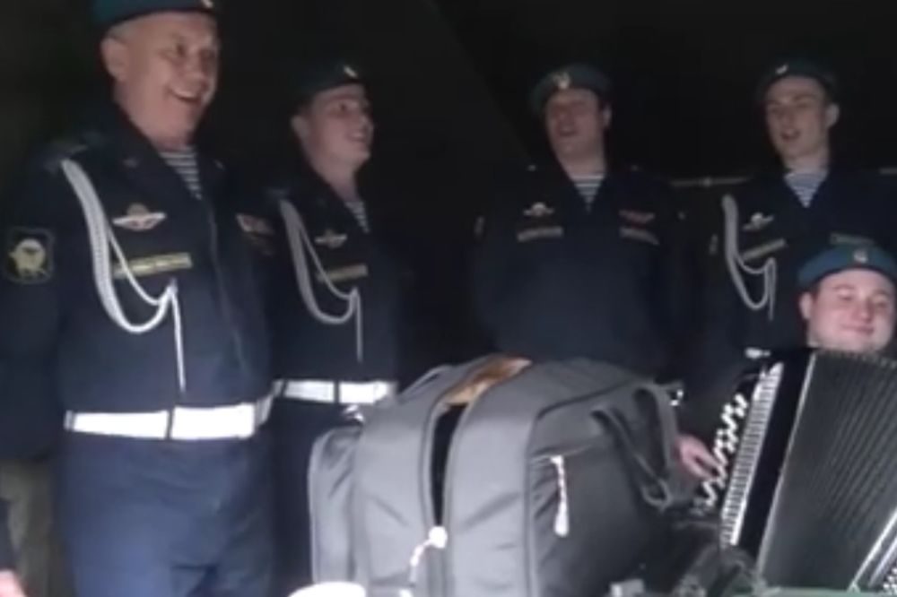 (VIDEO) SLOVENSKO BRATSTVO: Evo kojom pesmom su Rusi digli atmosferu na Pasuljanskim livadama!