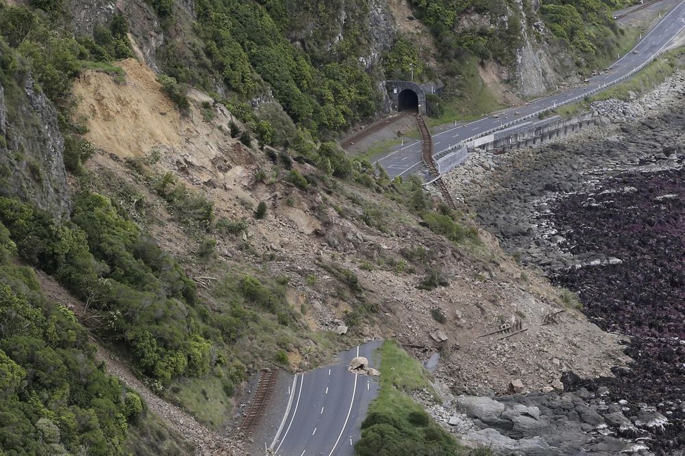 (VIDEO) DANIMA ŽIVE U STRAHU: Snažan potres jačine 6,2 Rihtera pogodio Novi Zeland