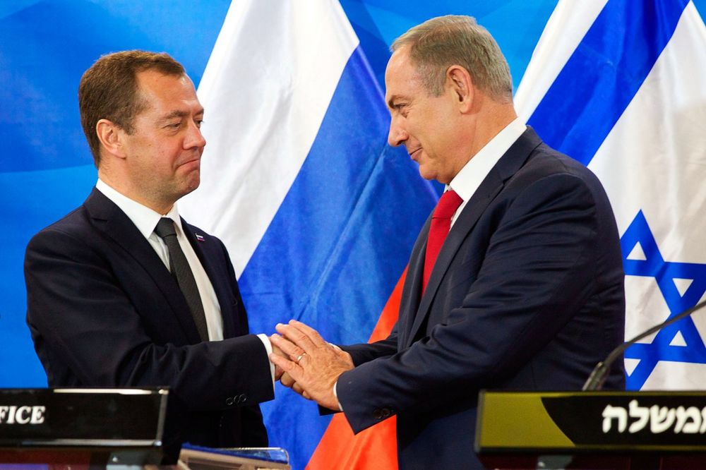 NALJUTILI RUSE I AMERIKANCE ISTOVREMENO: Izraelci poklonili Medvedevu dron, pa napravili problem