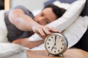EVO KADA PRELAZIMO NA LETNJE RAČUNANJE VREMENA: Pomeramo sat, spavamo sat kraće, ali dani postaju sve duži