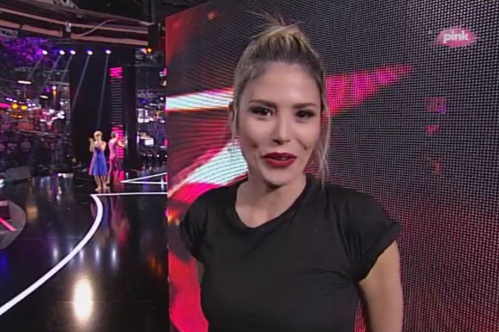 (FOTO) RAZBILA JE KOLENA: Ana Mihajlovski pala na početku emisije Ja imam talenat!