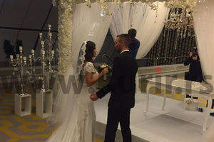 (FOTO) VIKTOROVA ŽENA JE NAJLEPŠA MLADA: Pogledajte kako je Aleksandra zablistala u venčanici