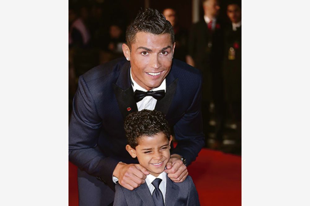 UŠLA U PORODICU: Ronaldo upoznao lepu Srpkinju sa svojim sinom!