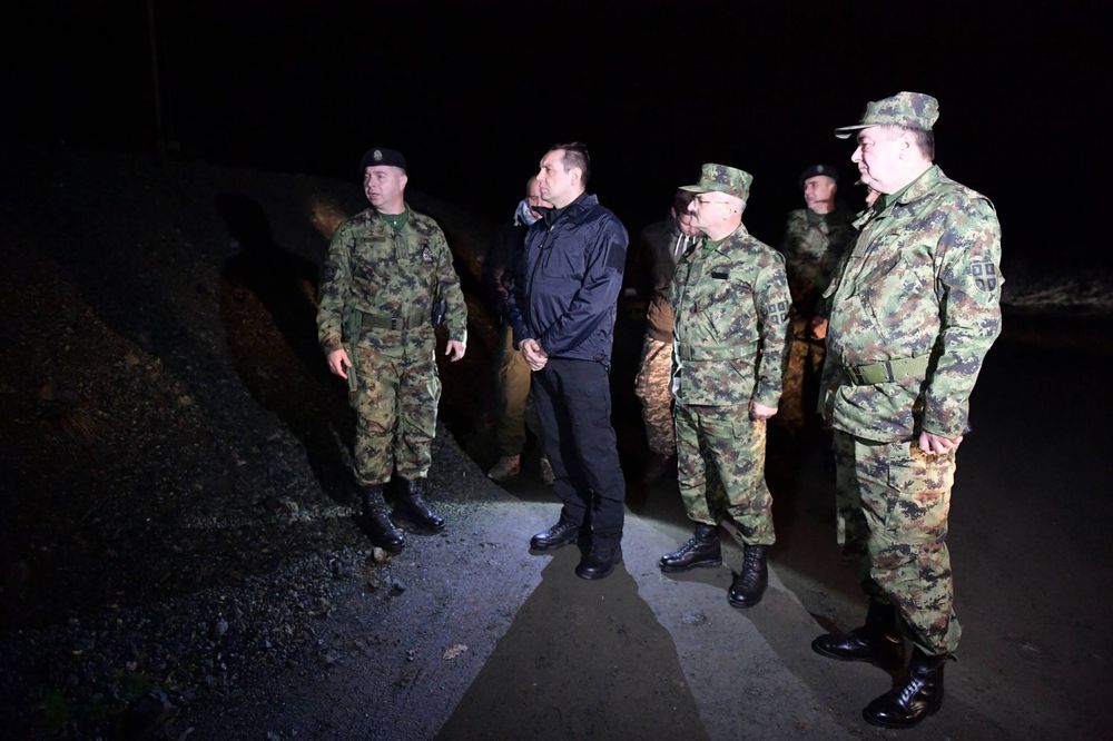 VULIN: Vojska i policija uspešeno čuva granice Srbije, odvraćeno 15.000 migranata