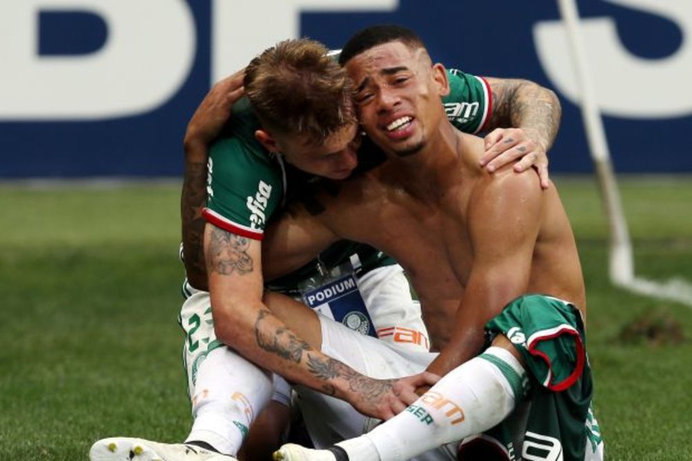 (VIDEO) HUMANOST NA DELU: Stravična tragedija brazilskih igrača ujedinila fudbalski svet!