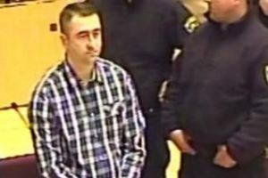 ( VIDEO) AKCIJA KRIMINALISTIČKE POLICIJE: Osuđeni ubica Mladen Ždrale pao dok se šetao Novim Sadom!