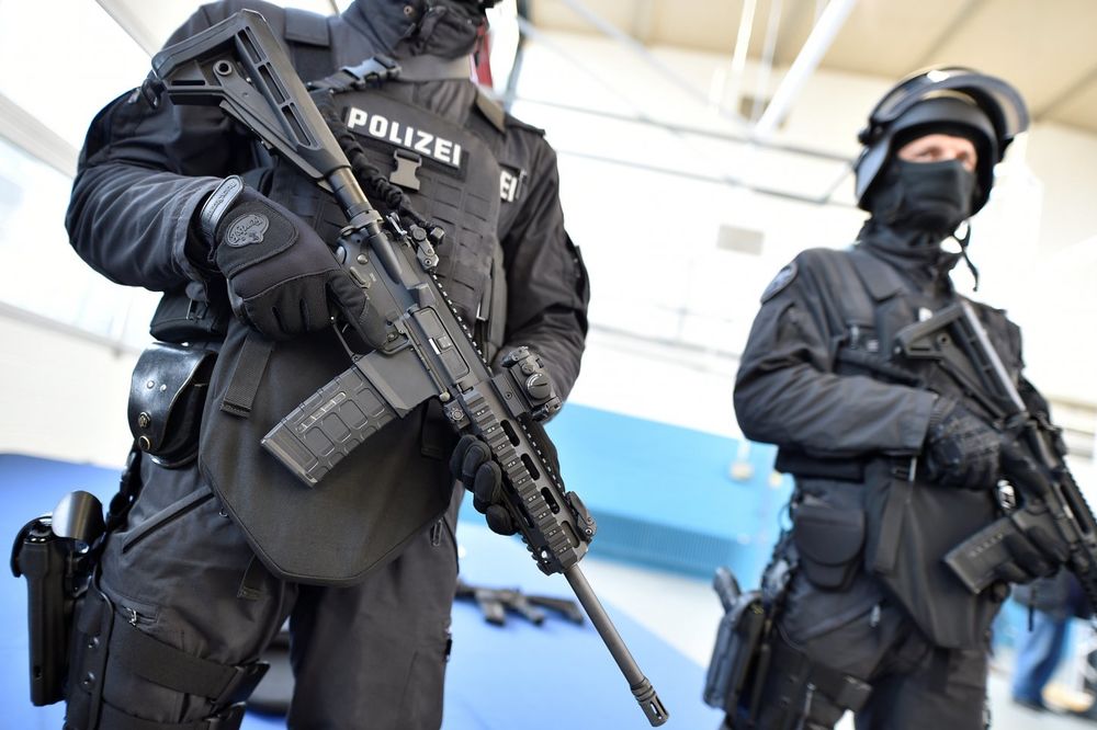 RACIJE POSLE NAPADA U NEMAČKOJ: Policija upala u izbeglički centar u Berllinu