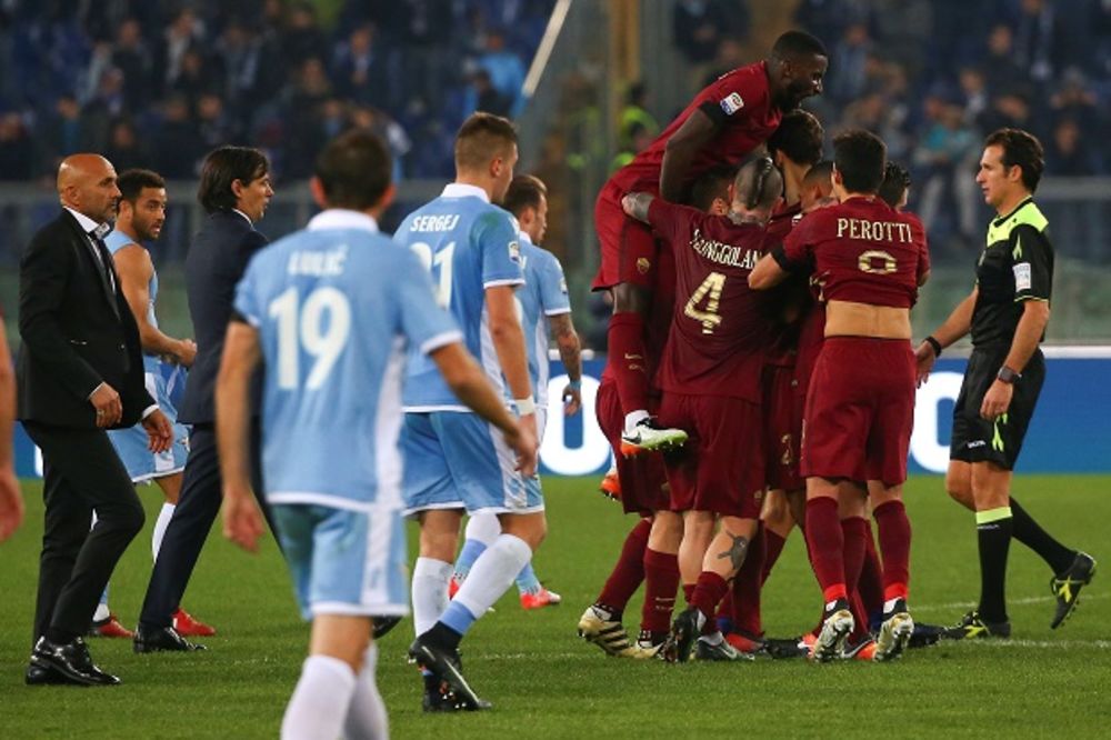 (VIDEO) VUČICA GAZDUJE RIMOM: Roma sa igračem više dobila gradski derbi protiv Lacija