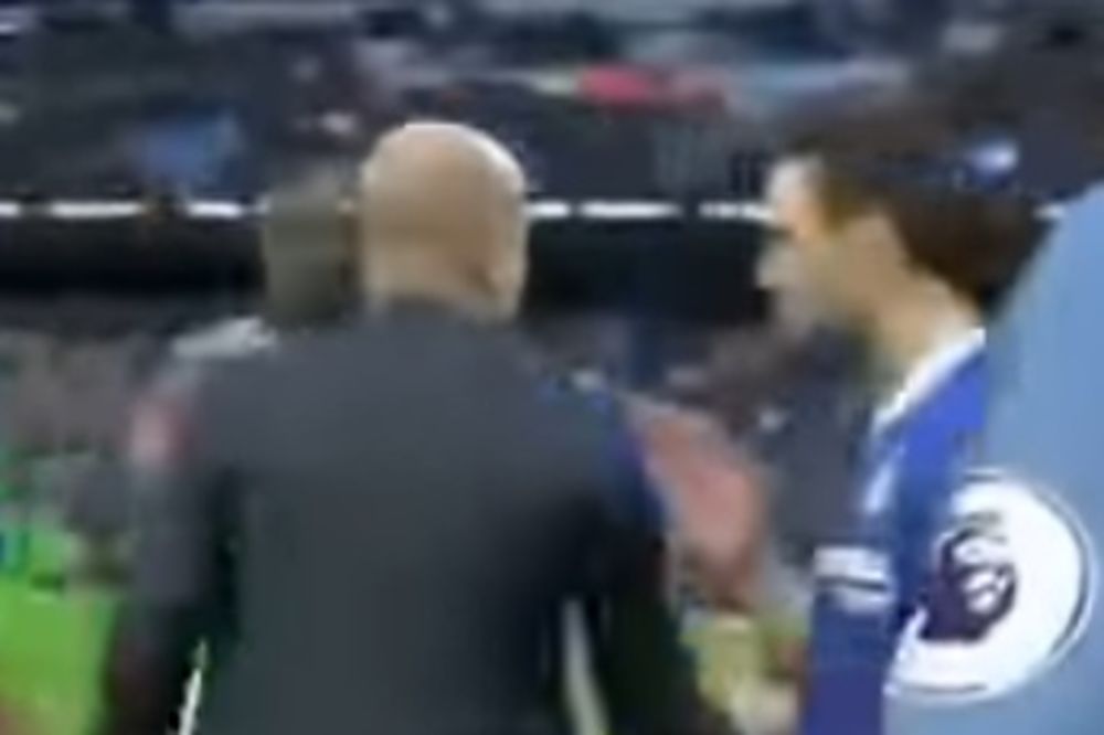 (VIDEO) NEVIĐENI ISPAD TRENERA SITIJA: Gvardiola odbio da se rukuje sa igračem koga je doveo u Barsu