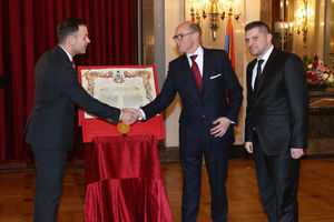 URUČENA POVELJA: Norveški ambasador Bjernstad počasni građanin Beograda