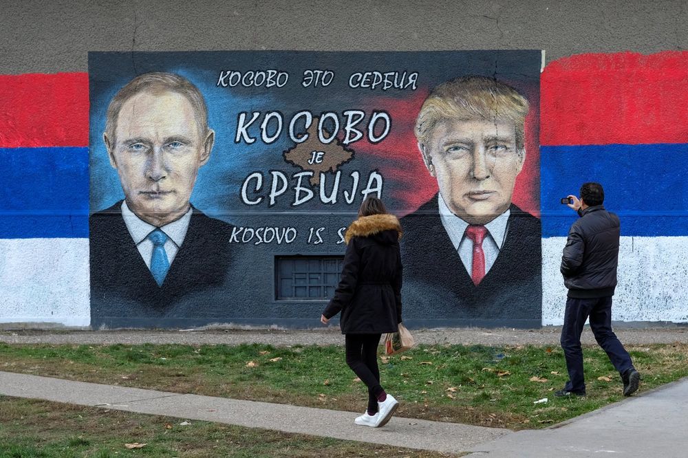 (FOTO) PUTIN I TRAMP KOSOVO JE SRBIJA: Neobičan mural osvanuo kod Fontane u Novom Beogradu!