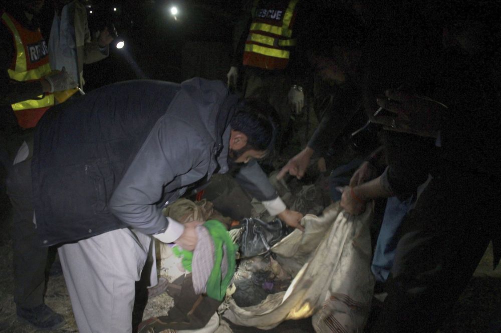 NIKO NIJE PREŽIVEO NESREĆU: U padu aviona u Pakistanu sva tela spaljena do neprepoznatljivosti