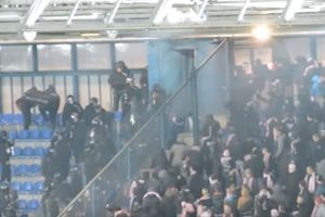 (VIDEO) HULIGANI NE MIRUJU U POLJSKOJ: Pogledajte sukob navijača Krakovije s policijom