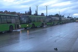 (VIDEO) REKE NESREĆNIKA: Žene, deca i ranjenici napuštaju RAZRUŠENI Alep!