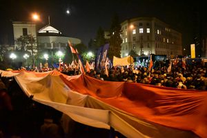 HAOS U POLJSKOJ: Demonstranti nasrnuli na parlament, policija jedva izvela premijerku