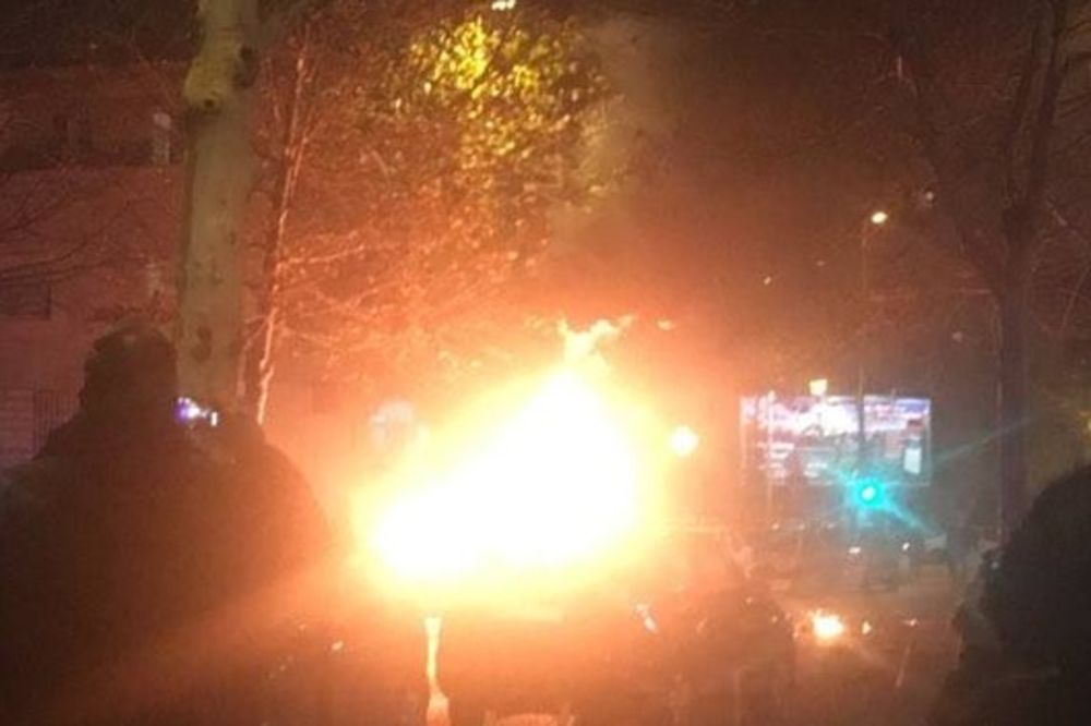 (VIDEO) ATENTAT U PODGORICI: Eksplodirao automobil, vozač  u plamenu istrčao iz kola pa se srušio!