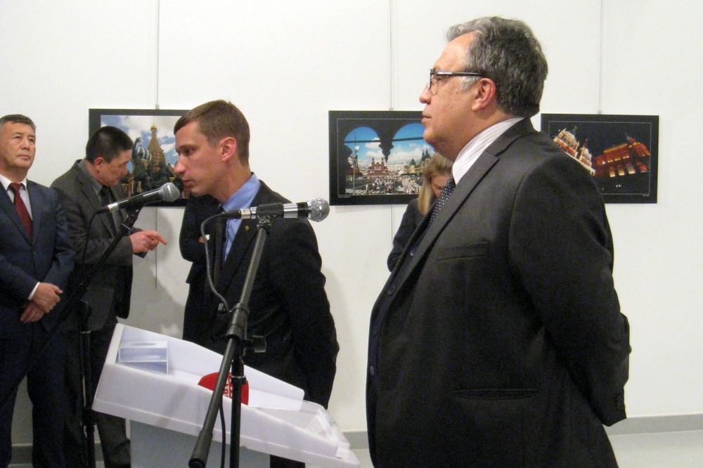 (FOTO PRIČA) ATENTAT U ANKARI: Ruski ambasador stajao za govornicom, a minut kasnije začuo se RAFAL!