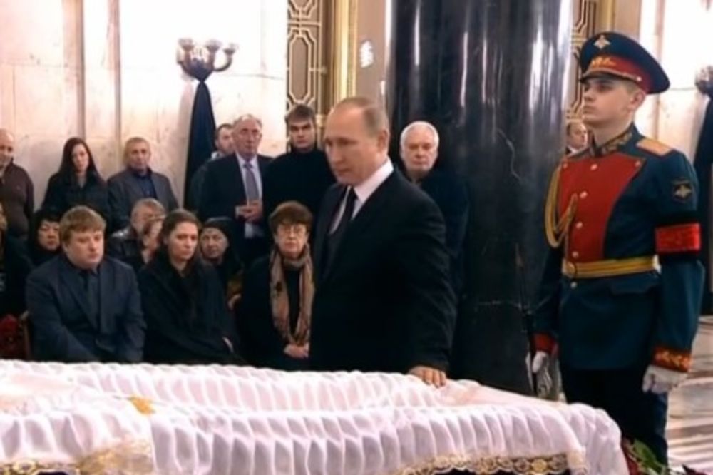 (VIDEO) KOMEMORACIJA U MOSKVI: Putin na sahrani ubijenom ruskom ambasadoru Karlovu