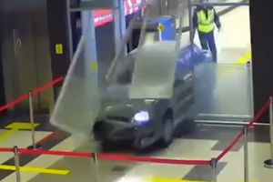 (VIDEO) PIJANI RUS(VAJ) NA AERODROMU! Alkoholisani vozač automobilom uleteo na terminal