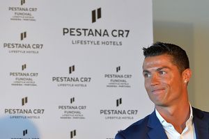 (FOTO) SUSRET DVE ZVEZDE: Ronaldo u TRANSU, upoznao omiljenu glumicu!