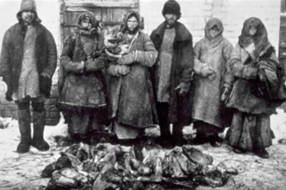 (VIDEO) JEZIVE SLIKE LENJINOVE RUSIJE: Ljudsko meso prodavali na pijacama, jeli mrtve da prežive!