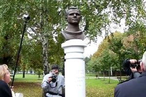 (VIDEO) VANDALIZAM: Oskrnavljen spomenik Juriju Gagarinu u Zagrebu