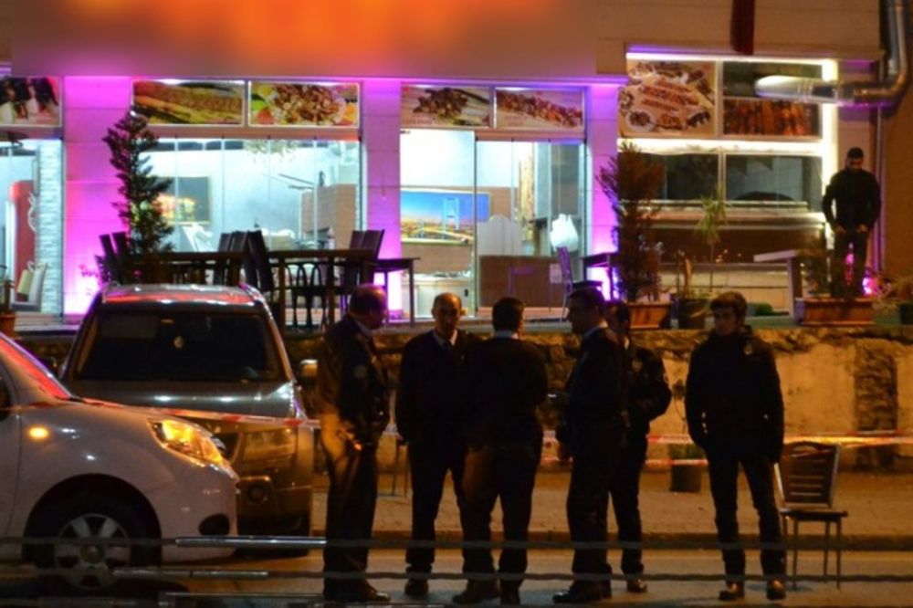 (FOTO) NOVI NAPAD U ISTANBULU: Dvojica naoružanih muškaraca pucali na restoran!