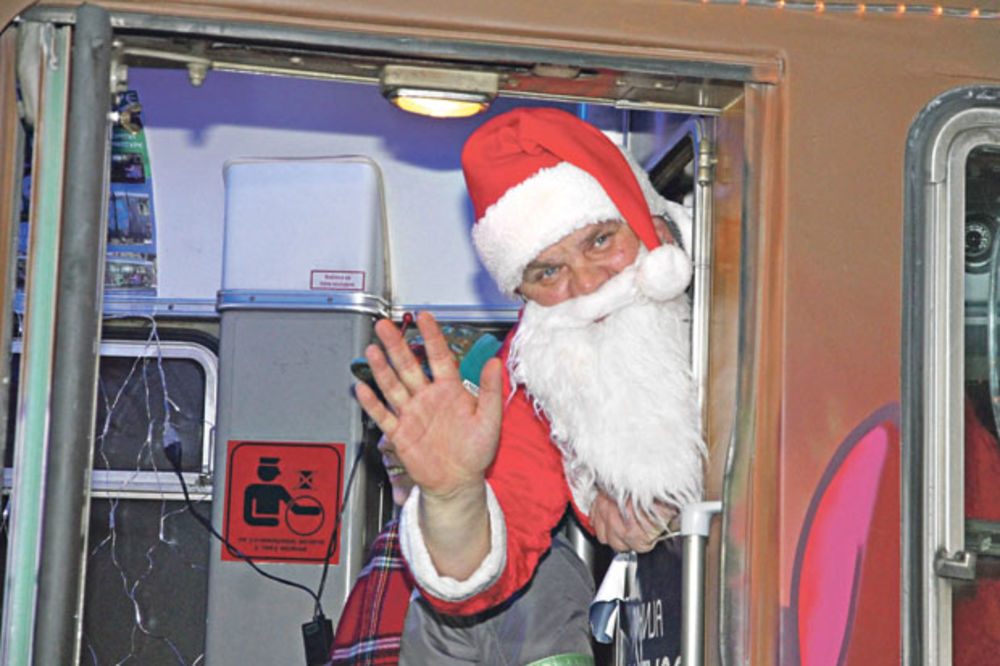 VESELI GSP: Deda Mraz vas vozi tramvajem