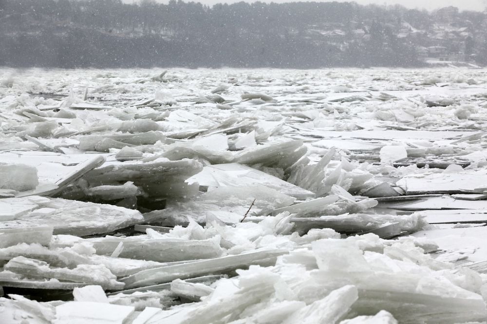 ČEKA SE DOLAZAK MAĐARSKIH LEDOLOMACA: Vanredna odbrana od leda na novih 90 km Dunava