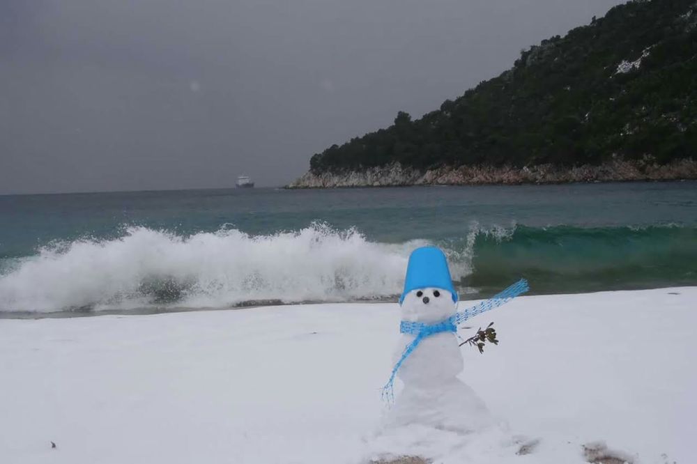 (FOTO) HIT U GRČKOJ: Sneško Belić na plaži u Kavali