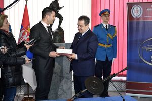 DAROVANA DVA RUSKA PUŠKOMITRALJEZA: Dačić lično uručio Vojnom muzeju Rogozinov poklon