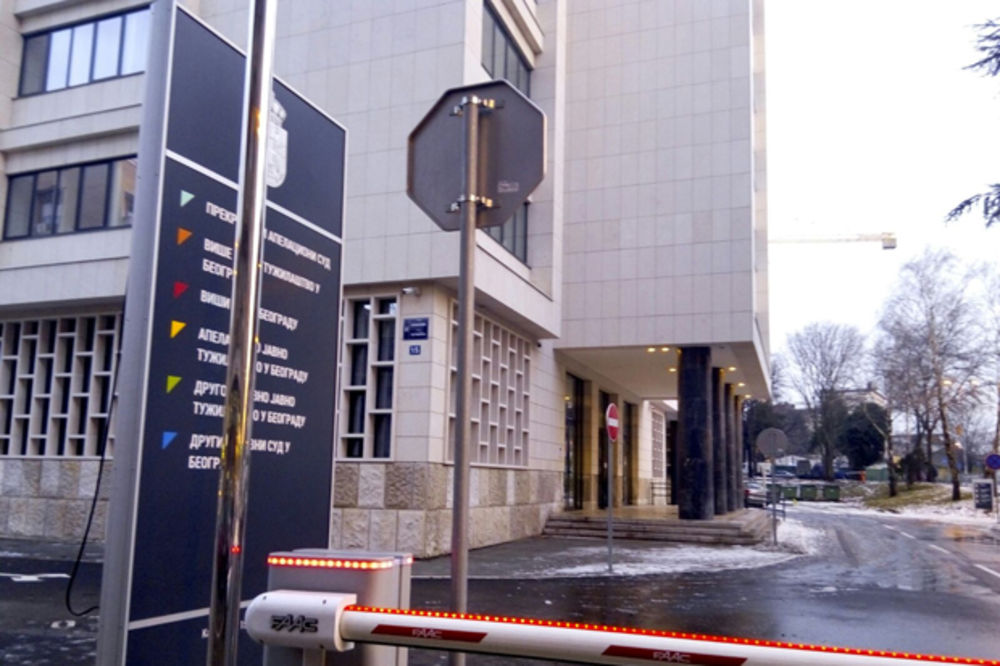 UZBUNA U VIŠEM SUDU U KATANIĆEVOJ: Zgrada evakuisana zbog lažne dojave o bombi!