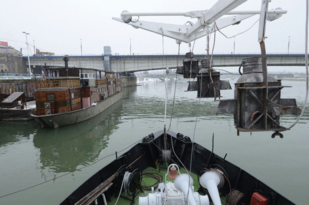 KONAČNI UDARAC: Ledolomci probijaju koridor na Dunavu od Zemuna do Novog Sada