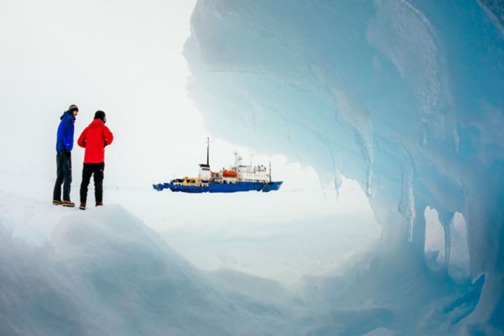 OKOVANI DO GRLA: Dva ruska ledolomca zaglavljena u ledu, spasavanje izuzetno komplikovano