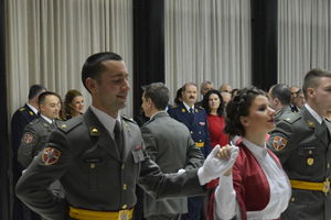 (FOTO) DOM VOJSKE NIŠ: Ovako su oficiri i podoficiri plesali na balu