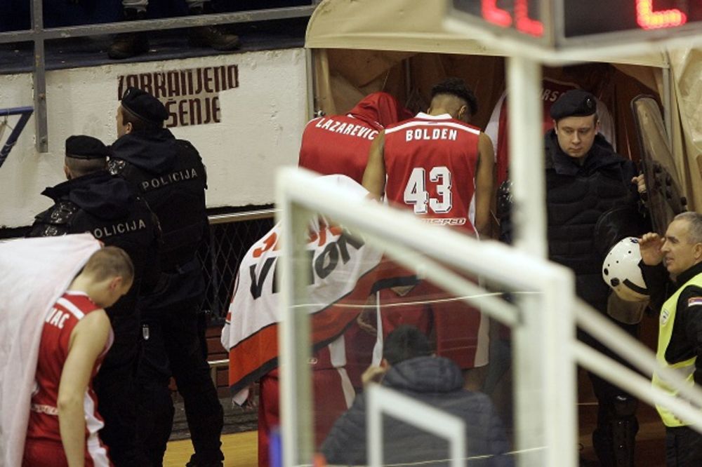 (VIDEO) SRAMOTAN ISPAD GROBARA: Evo zašto su košarkaši FMP-a napustili meč s Partizanom