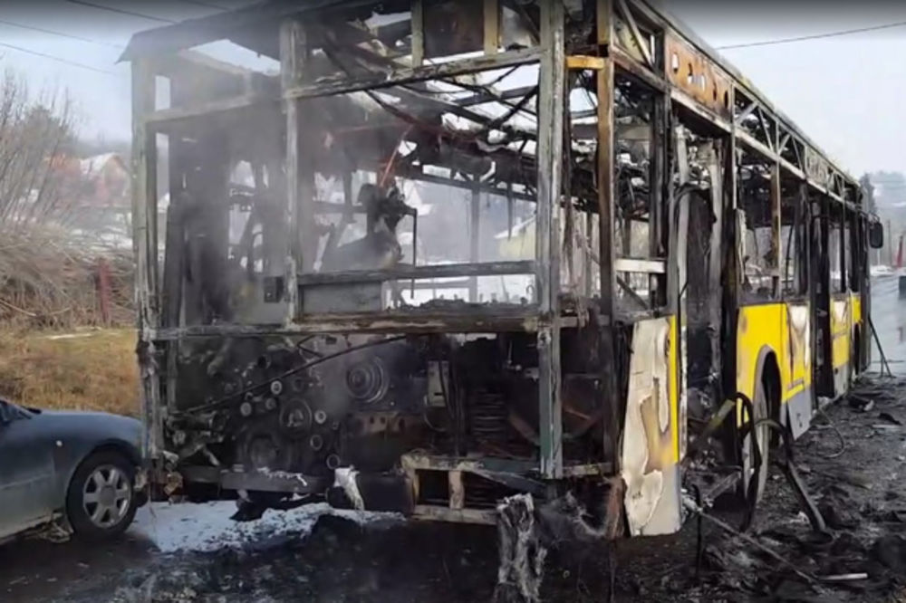 (VIDEO) POŽAR NA LINIJI 302: Potpuno izgoreo autobus GSP