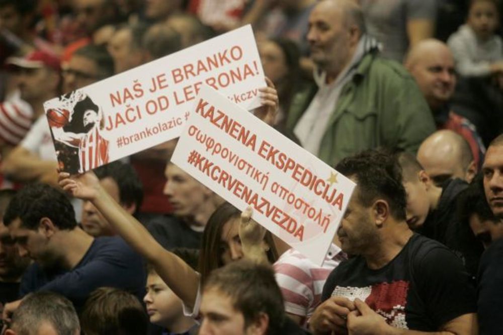 (FOTO) DELIJE ODUŠEVILE KOŠARKAŠA ZVEZDE: Evo kako je Branko Lazić reagovao na poklon navijača