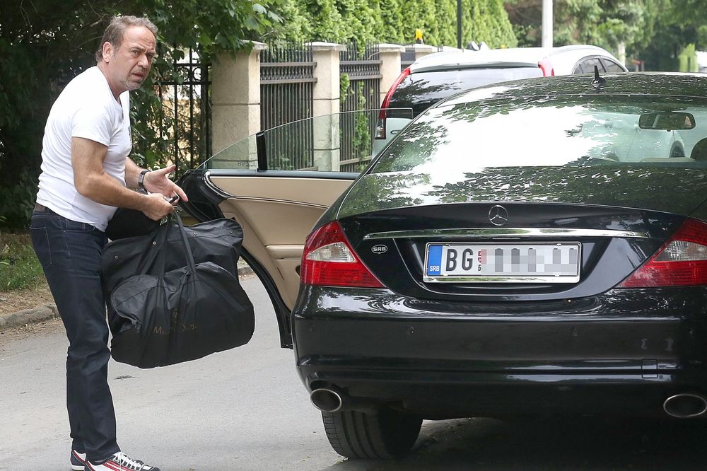 OBRAČUN U TRŽNOM CENTRU: Marinko Rokvić devojci lupio šamar, momku RASCEPAO ARKADU zbog parkinga!