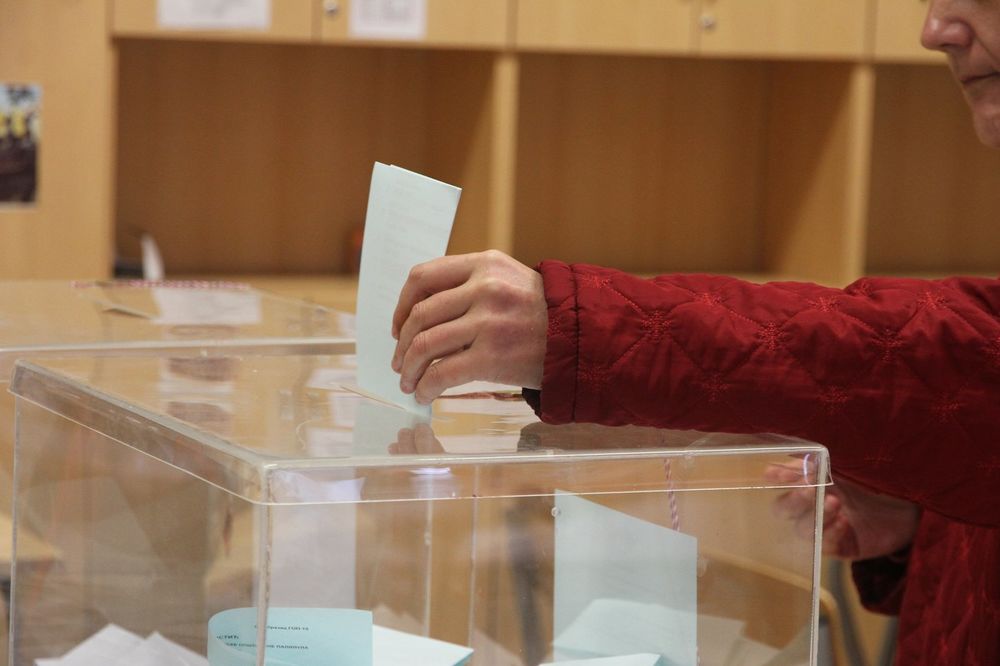 PONOVLJENI PREDSEDNIČKI IZBORI NA 3 BIRAČKA MESTA CRTA: Do 16 sati glasalo 23,9 odsto građana